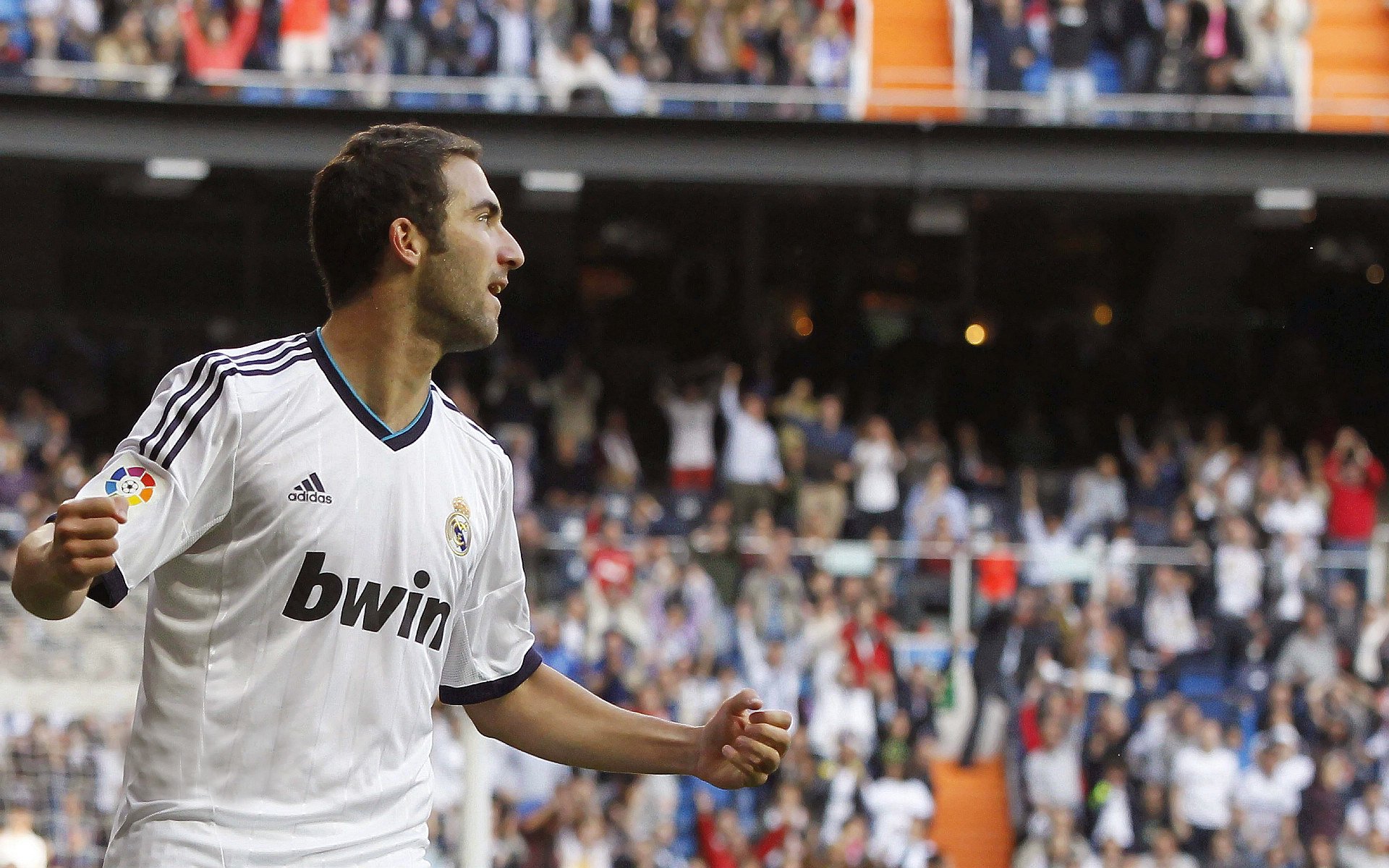 开云官网-赛扬·萨内，当无锋波兰掀翻葡萄牙，一颗子弹击碎传控神话